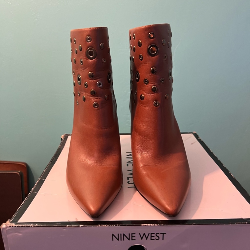 Camel colored 9.5 sexy ankle boots!! Nine West and only work like 3 times